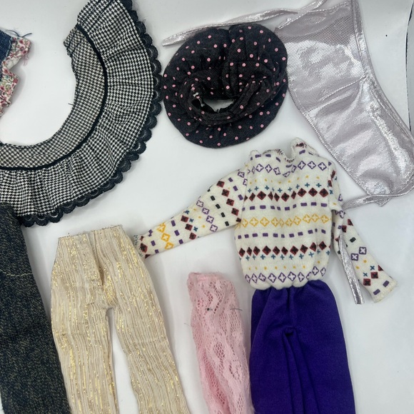Assorted Doll Clothes Set that‎ can fit Barbie. - Picture 9 of 16